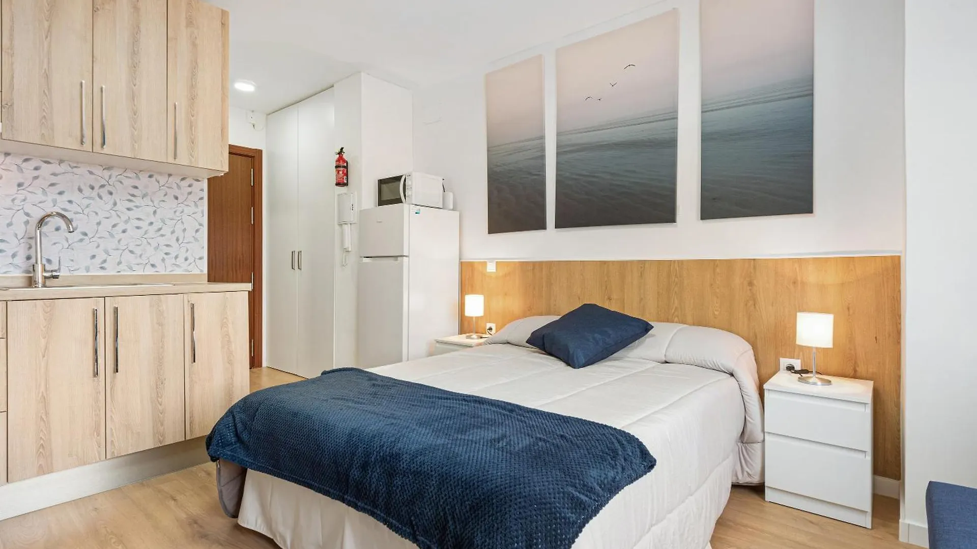 Estudios Larios 9 Malaga 0*,  Spain